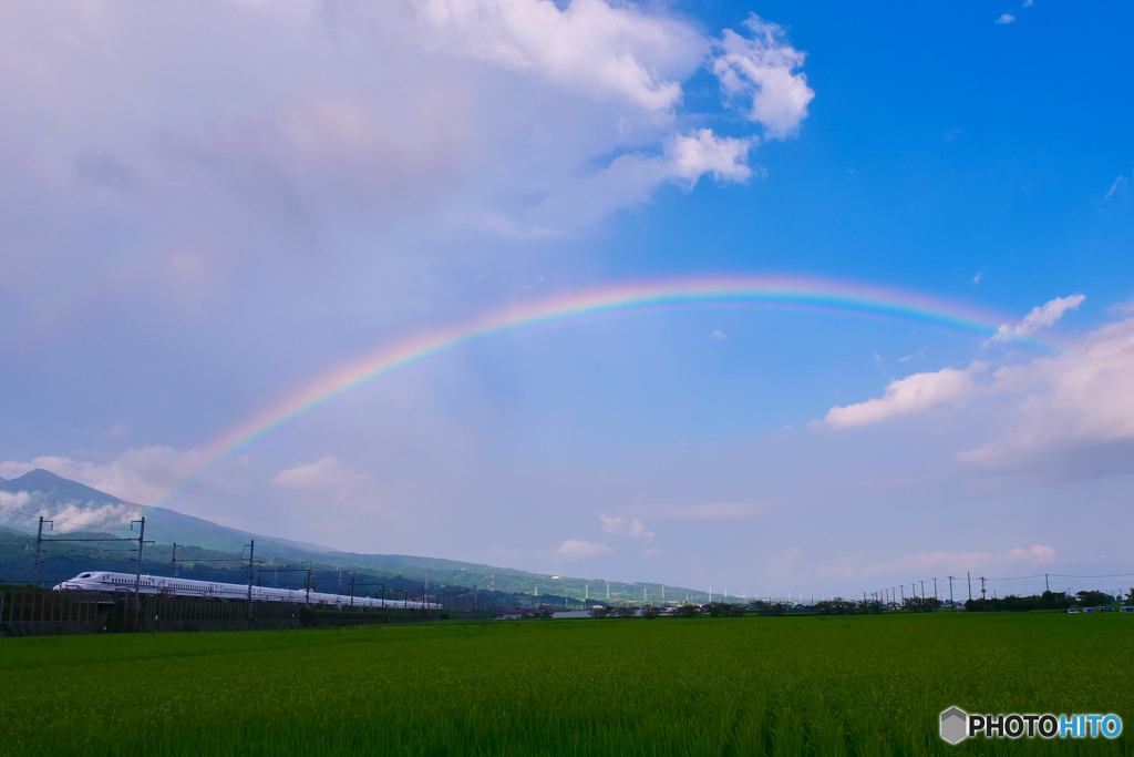 虹と新幹線