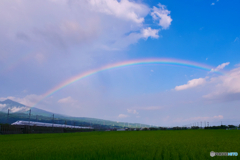 虹と新幹線