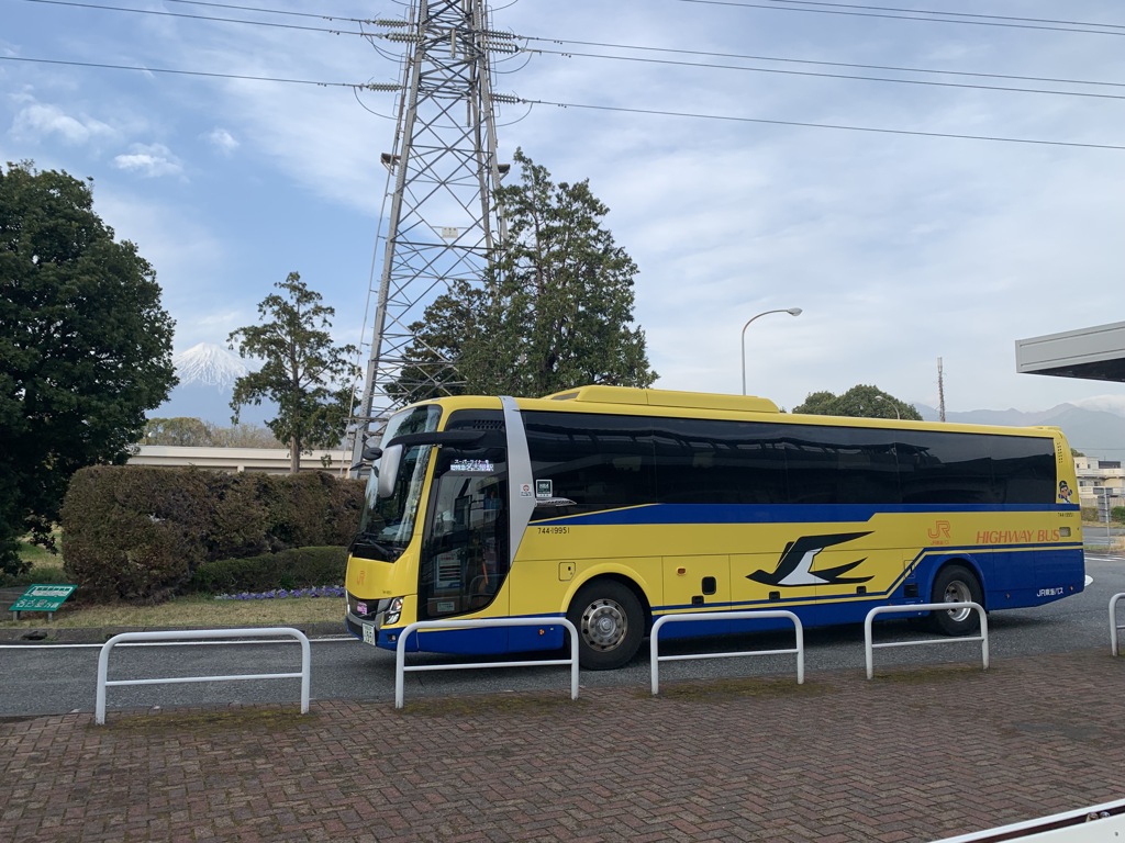 幸せの？黄色いバス