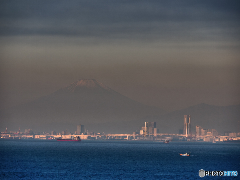 海ほたるからの　　富士山