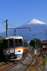急行南アルプス早川号と富士山