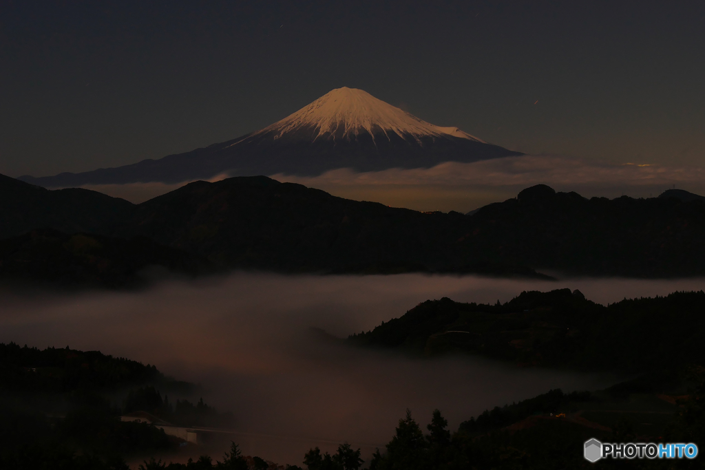 月明かりに浮ぶ