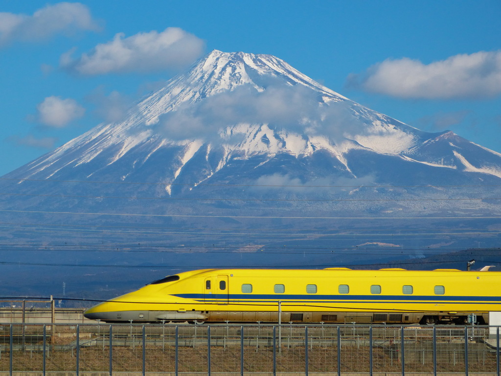 富士山 とドクターイエロー By Ysan Id 写真共有サイト Photohito