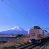 富士山とホリデー快速富士山