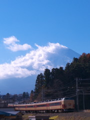 183系　原色　ホリデー快速富士山