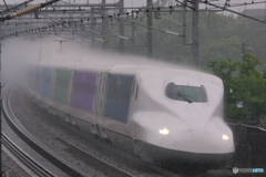 雨を行く　こだま715号