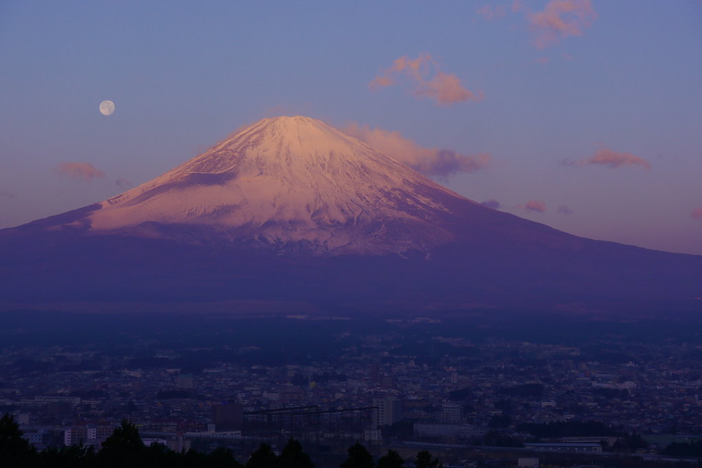 月と富士山
