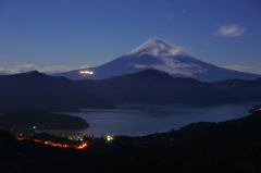月明かりの富士山　大観山から
