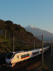 富士山とE657