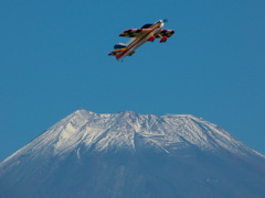 富士山とラジコン飛行機