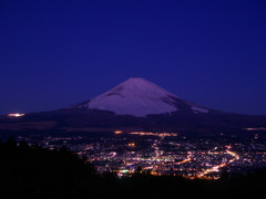 乙女峠から富士山と御殿場の夜景
