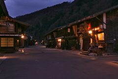 夕闇迫る奈良井宿