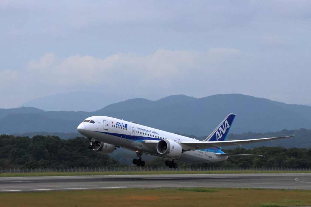 ANA take off 230926-717