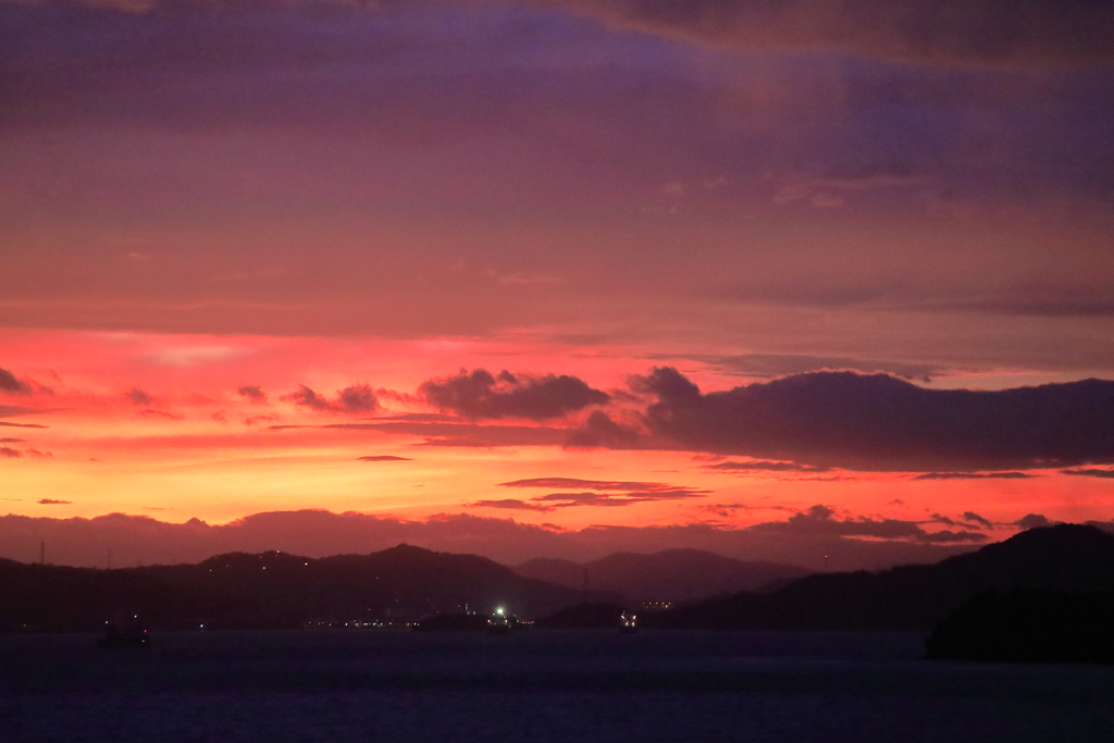 今朝はこんな朝焼け 190806-759