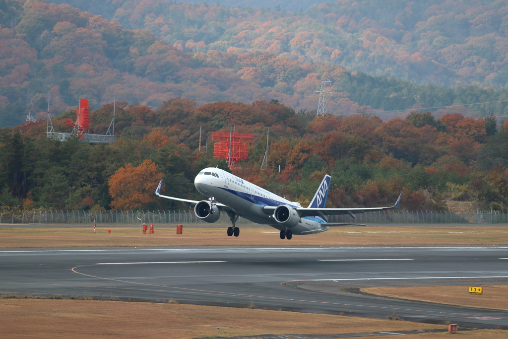 ANA take off (1) 191127-872