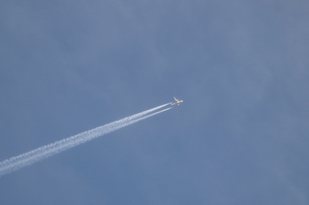 飛行機雲 15.05.22