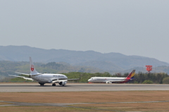 広島空港、運行再開(7) 15.04.18