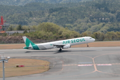 Air Seoul take off  180412-587