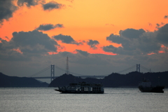 因島大橋と朝焼け(1) 
