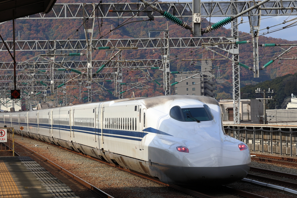 三原駅にて 241211-389