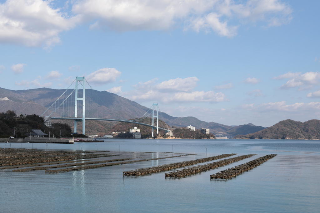安芸灘大橋と牡蠣筏 190103-191