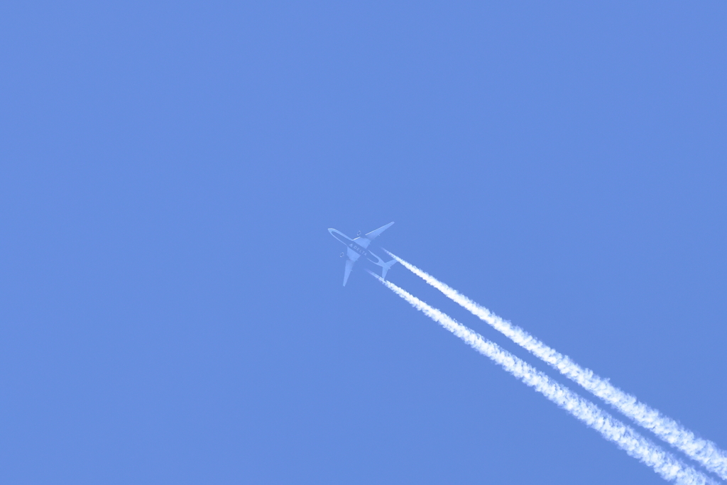飛行機雲 230521-738