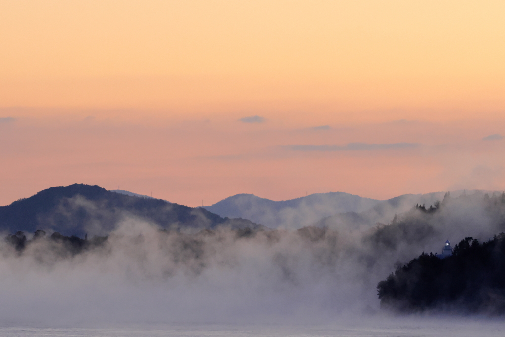 今朝の海霧 (2) 251206-097