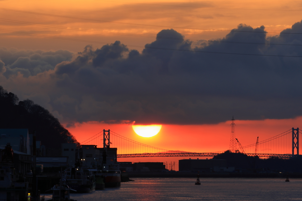 因島大橋と日の出 260121-209