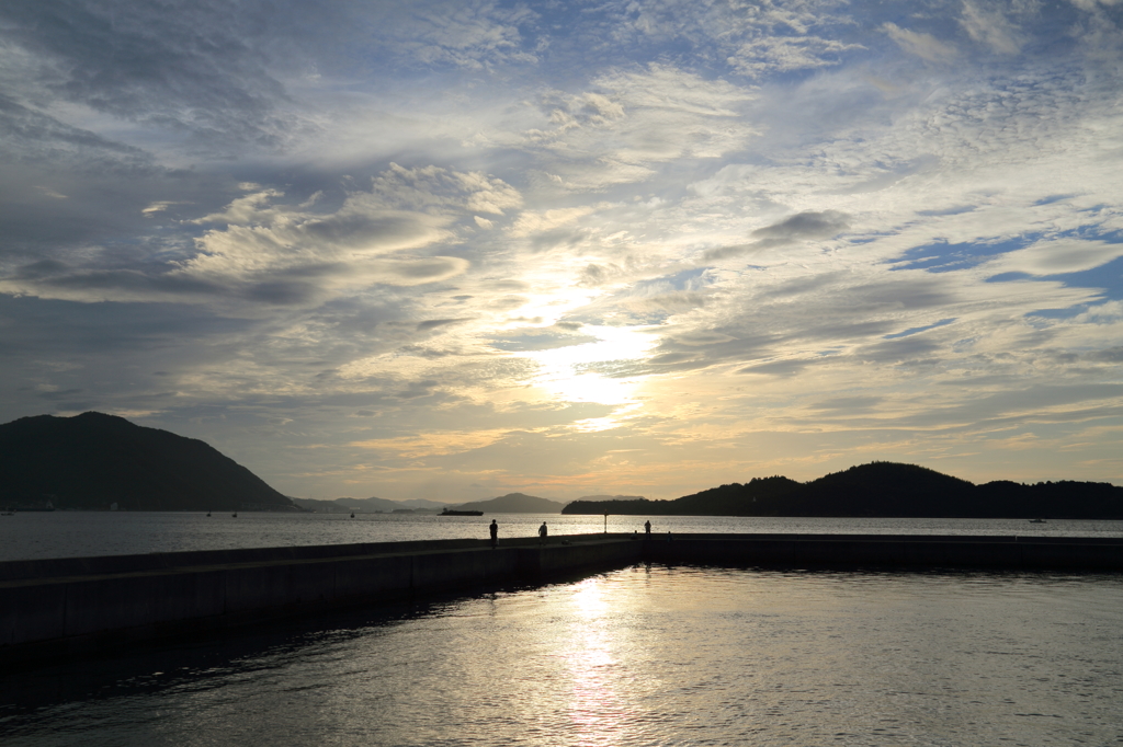 船泊まりの朝 ②