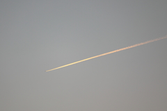 早朝の飛行機雲(2)  171230-2