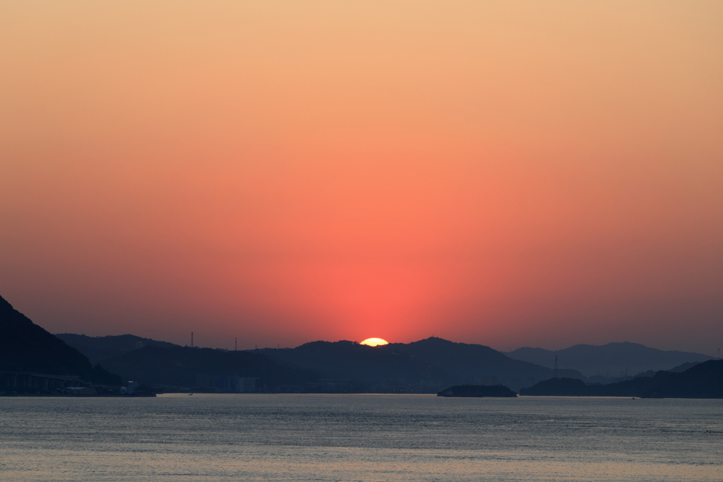 瀬戸内の朝 (2) 250605-204