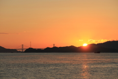 因島大橋と日の出 171221-(906)