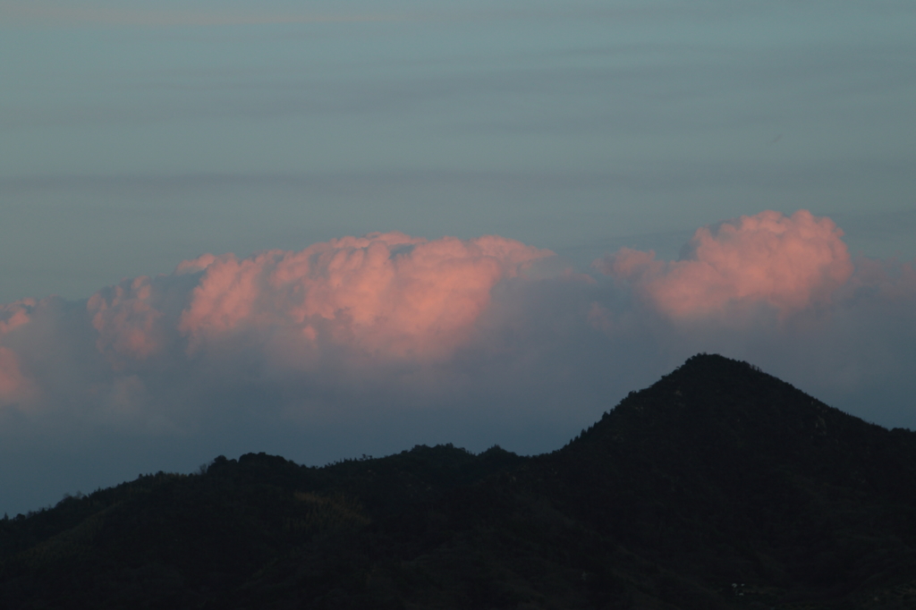 ピンク色に染まる雲 　15.03.23