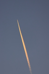 早朝の飛行機雲 240704-714