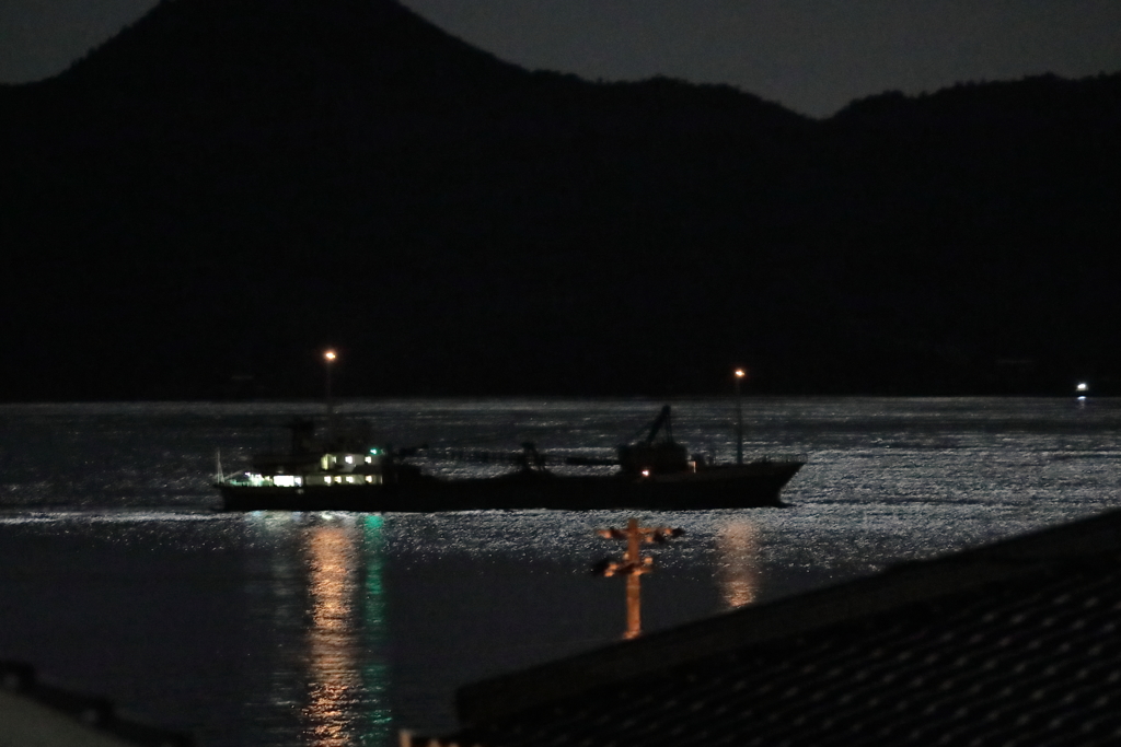 光る海　 181021-450