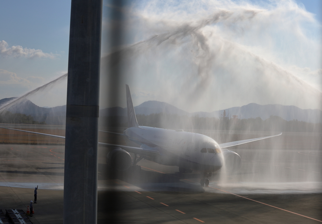 就航10周年記念放水アーチ(4) 211031-210