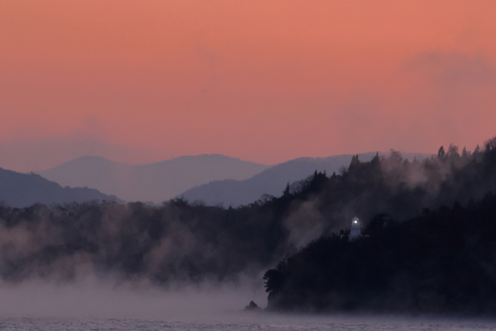 今朝の海霧 (3) 231204-523