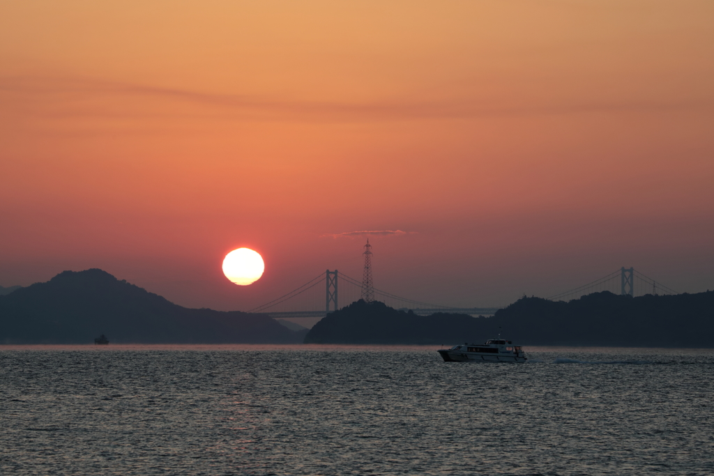 因島大橋の日の出(2) 181105-003