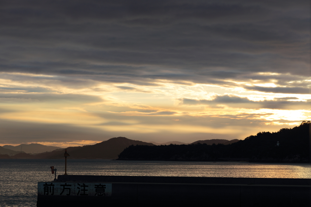 フェリー乗り場の朝