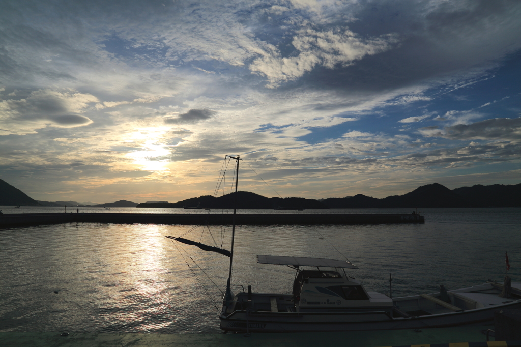 船泊まりの朝 ①