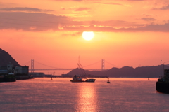 因島大橋をバックに(1) 181125-841