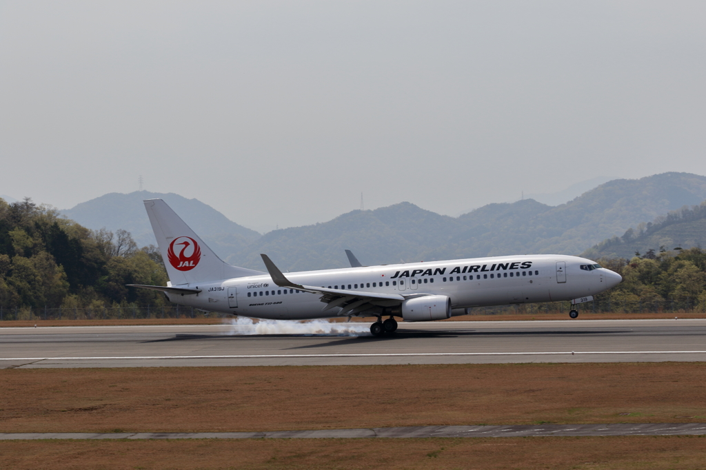 広島空港、運行再開(8) 15.04.18