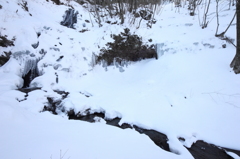 山崖の滝と氷壁