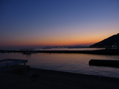 夕暮れの海岸風景