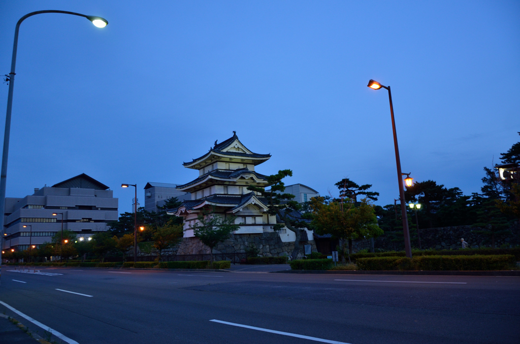 夜の高松城