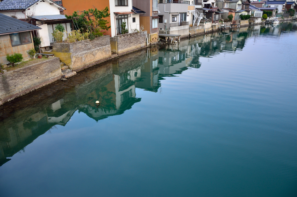 水面の反射