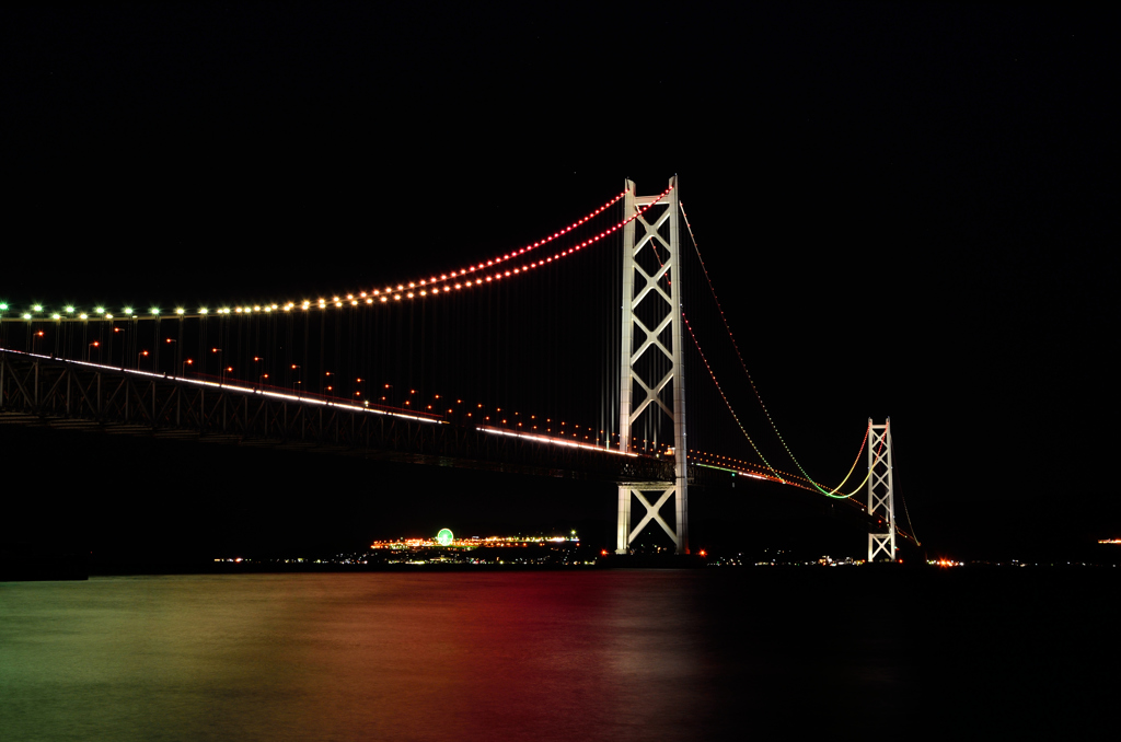 夜の明石海峡大橋