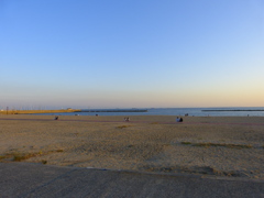 秋晴れの海岸風景01