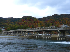 晩秋渡月橋