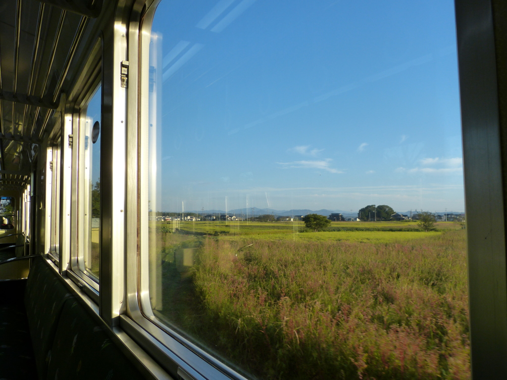 早朝の車窓風景